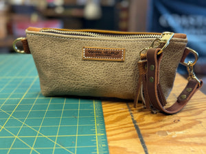 Lil' Vacation Clip (Wristlet/Torso) Amaretto/Worn Saddle Mix